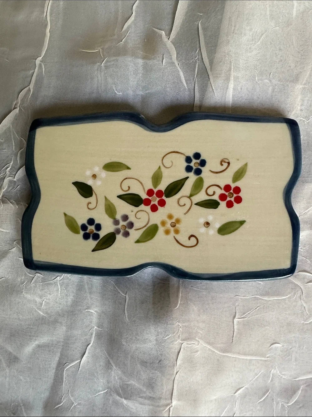 Vintage Temp-tations Presentable Ovenware with Trivet and Metal Stand